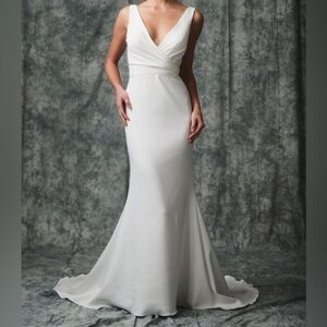 LIV by Kelly Faetanini ROMA wedding button back train dress gown size 12 bridal